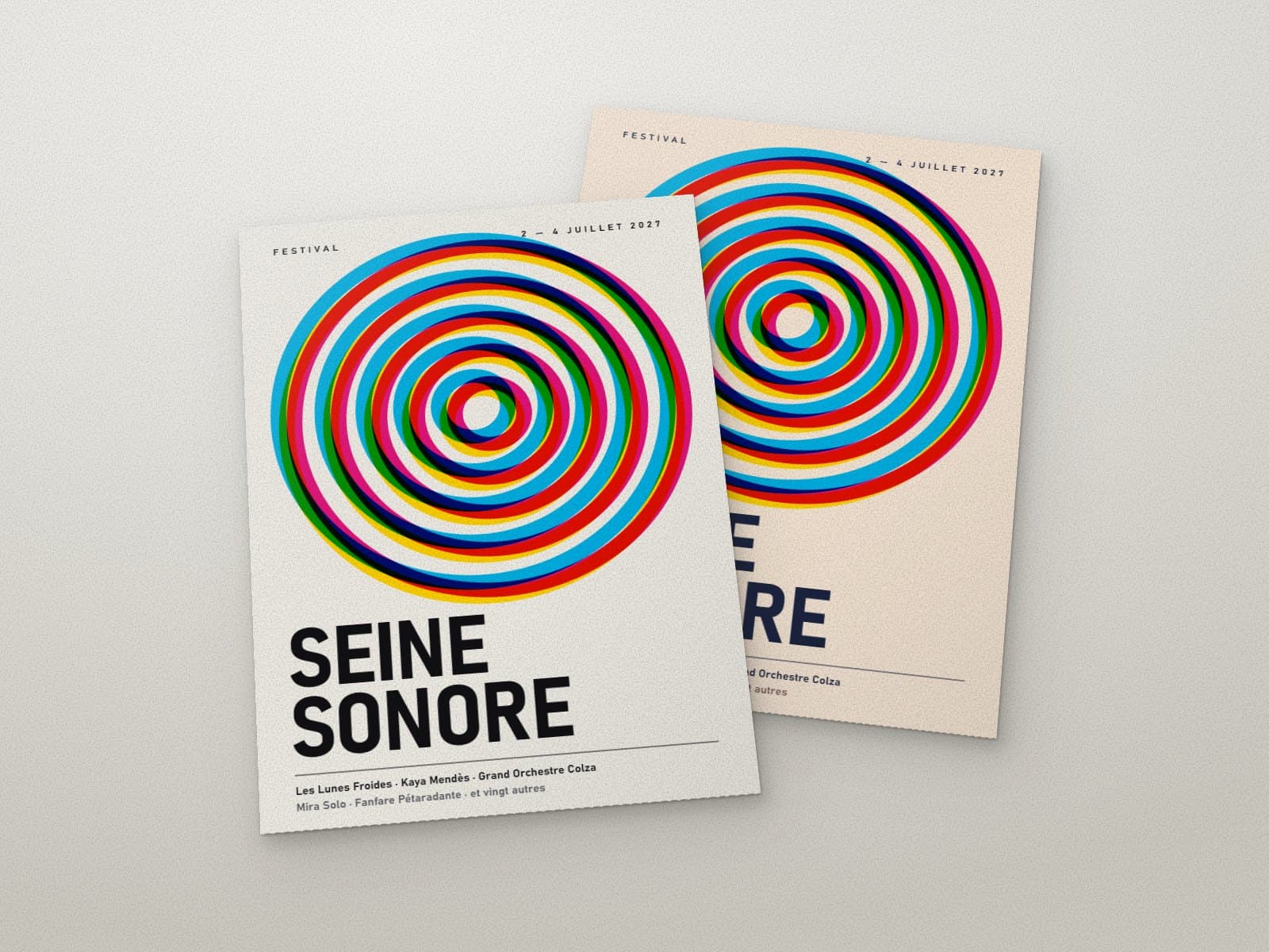 Deux affiches de festival et une affiche roulée